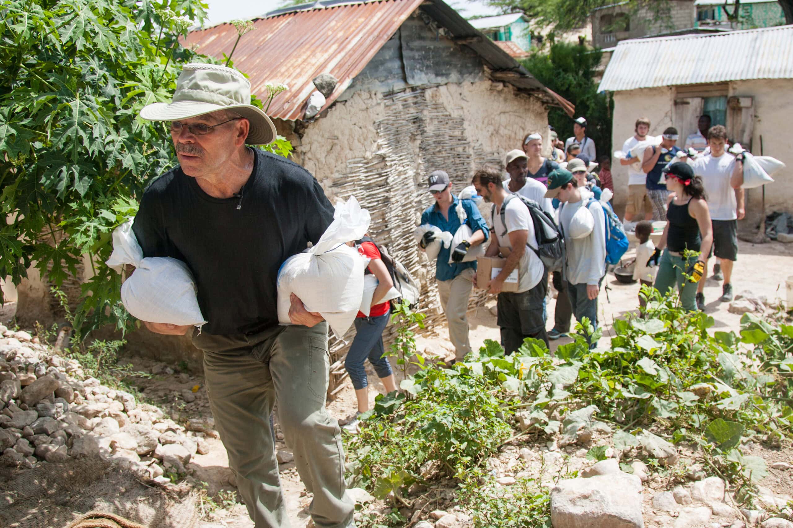richard-hotes-and-hotes-foundation-volunteering-for-mission-in-Haiti-1
